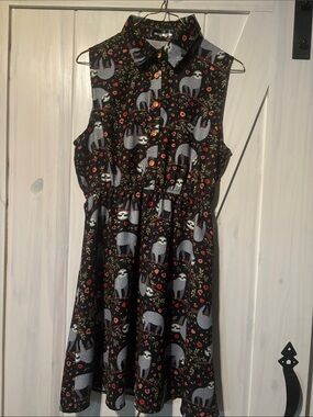 Sleeveless Black Sloth-Print Casual Shirt Dress